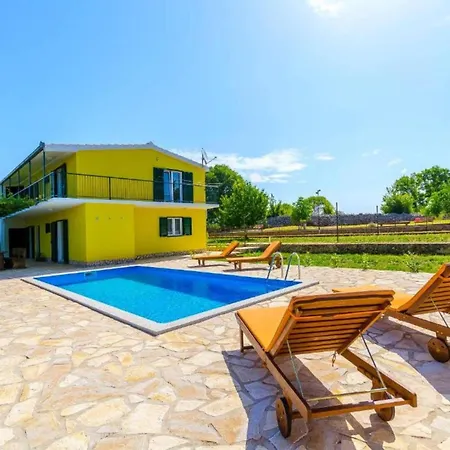 בית נופש Tranquil Oasis With Pool Primorski Dolac