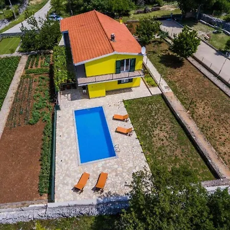 בית נופש Tranquil Oasis With Pool Primorski Dolac