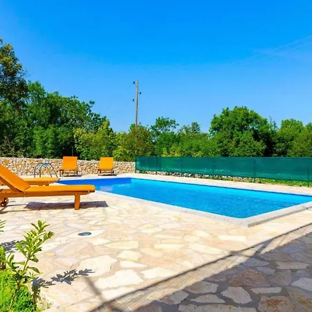 Tranquil Oasis With Pool